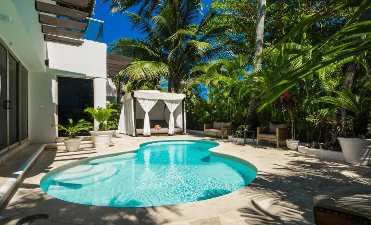 Luxury House In Playacar Steps To The Beach 普拉亚卡门 别墅