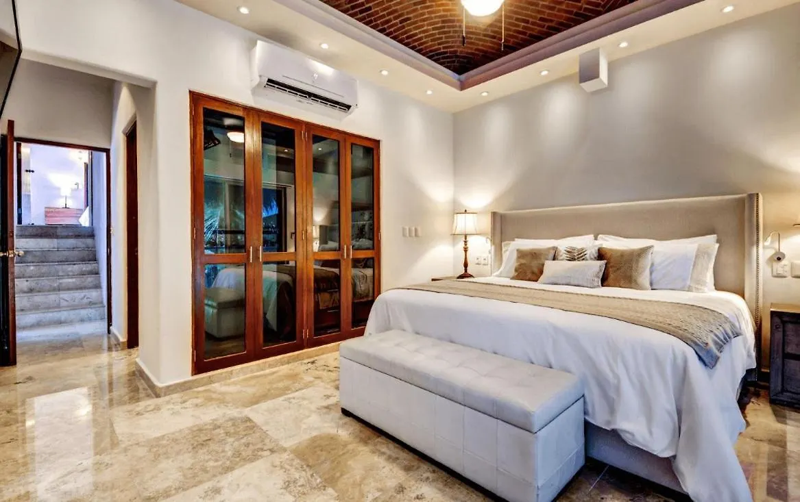 Luxury House In Playacar Steps To The Beach 普拉亚卡门