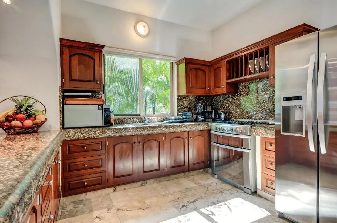 Luxury House In Playacar Steps To The Beach 普拉亚卡门 别墅
